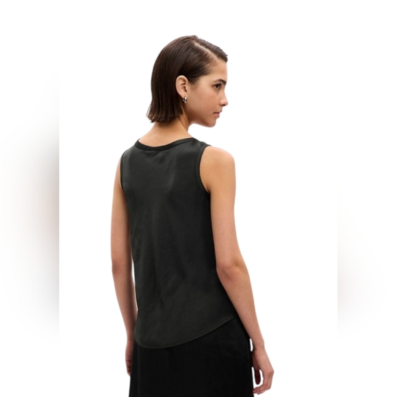 NWOT Gap Black Satin Tank  Top 🖤🌴 - Picture 2 of 8